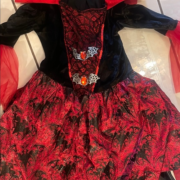 Vampire Princess Kids Costume - Red and Black - Picture 3 of 6